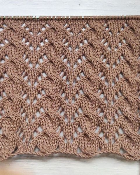 Point Ajouré à Torsades au Tricot